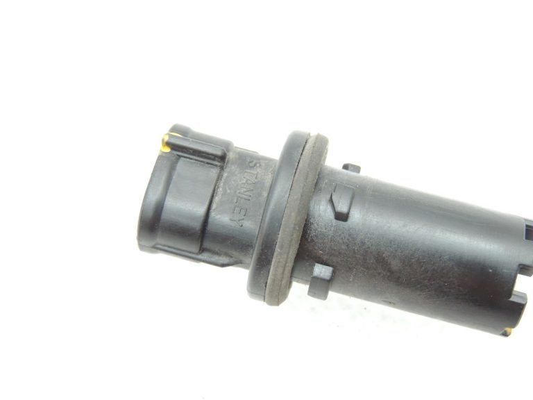 Toyota Corolla Verso II R10 priekšējo lukturu stāvgaismas spuldzes turētājs 8113822680