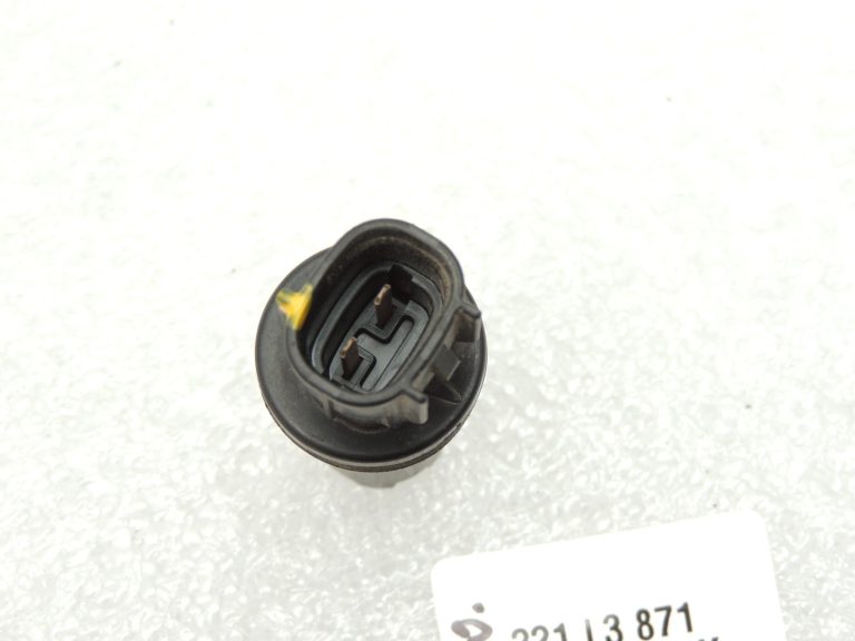 Toyota Corolla Verso II R10 priekšējo lukturu stāvgaismas spuldzes turētājs 8113822680