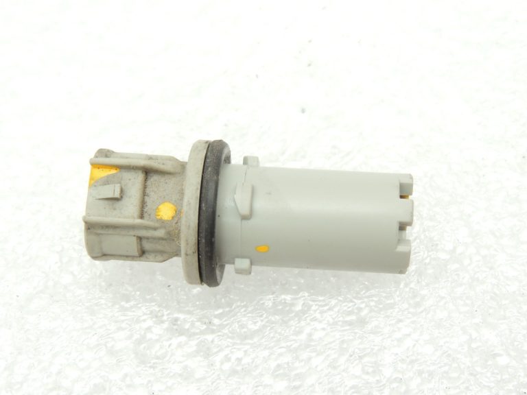 Toyota Yaris Verso P2 priekšējo lukturu stāvgaismas spuldzes turētājs 8113852060