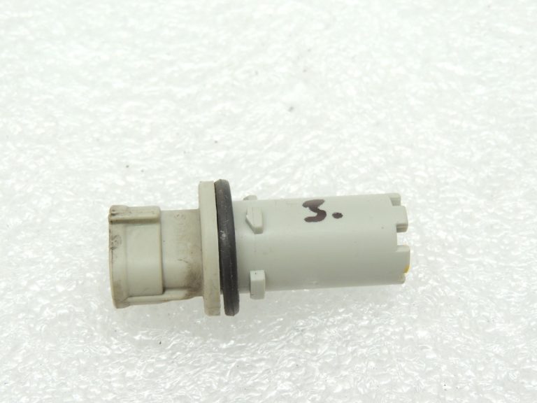 Toyota Yaris Verso P2 priekšējo lukturu stāvgaismas spuldzes turētājs 8113852060