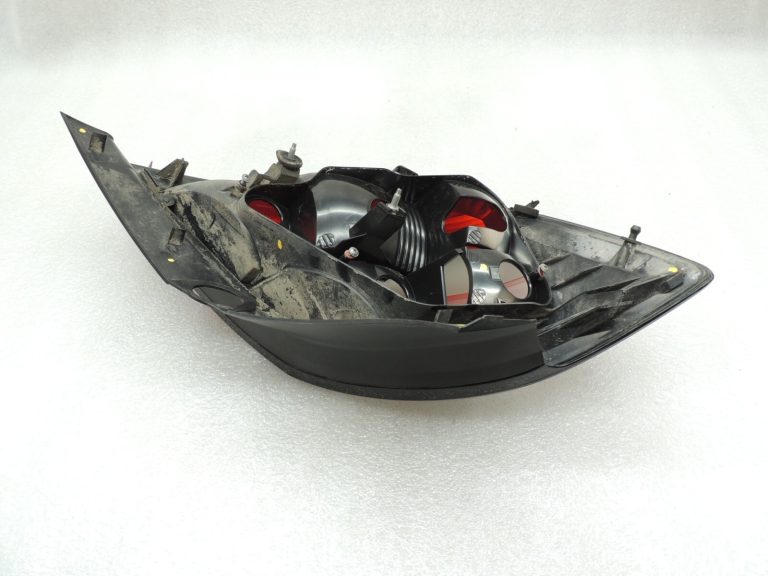 Opel Astra H 5 durvju hečbeks Aizmugurējais lukturis Labais 93178772
