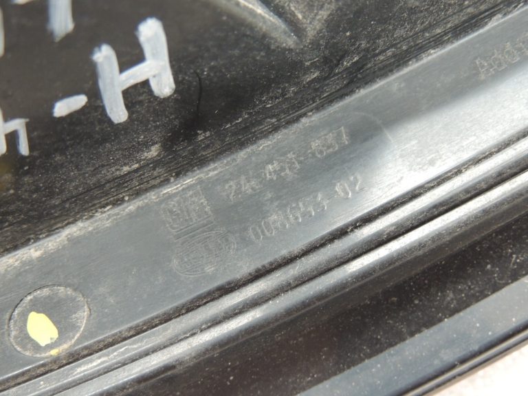 Opel Astra H 5 durvju hečbeks Aizmugurējais lukturis Labais 93178772