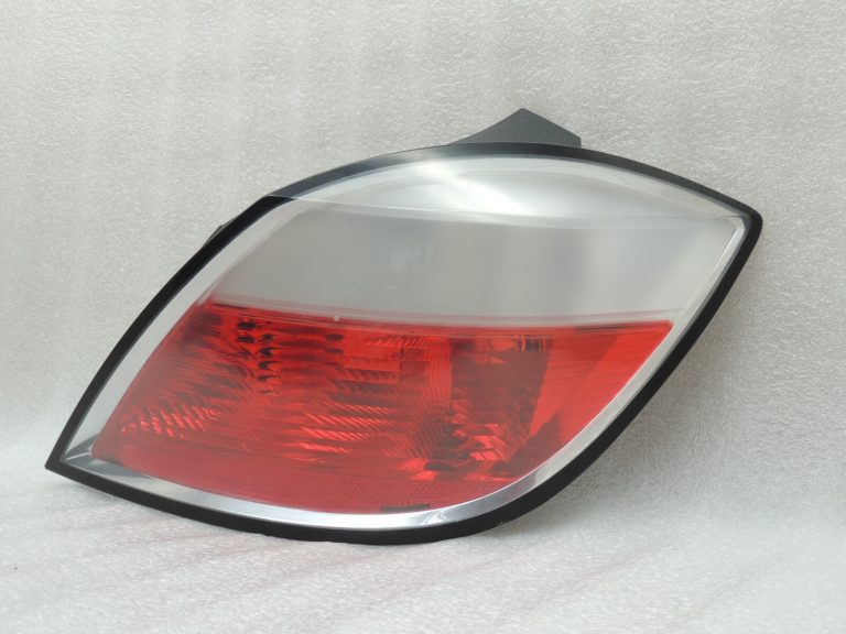 Opel Astra H 5 durvju hečbeks Aizmugurējais lukturis Labais 93178772