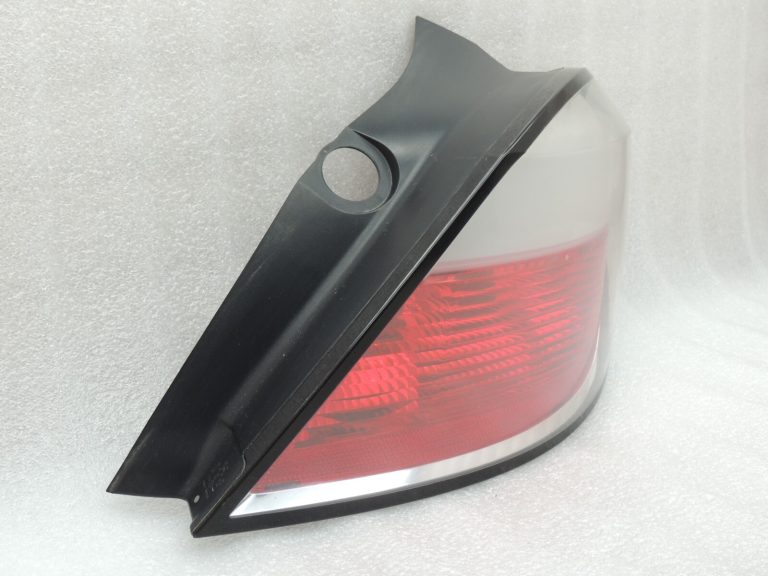 Opel Astra H 5 durvju hečbeks Aizmugurējais lukturis Labais 93178772