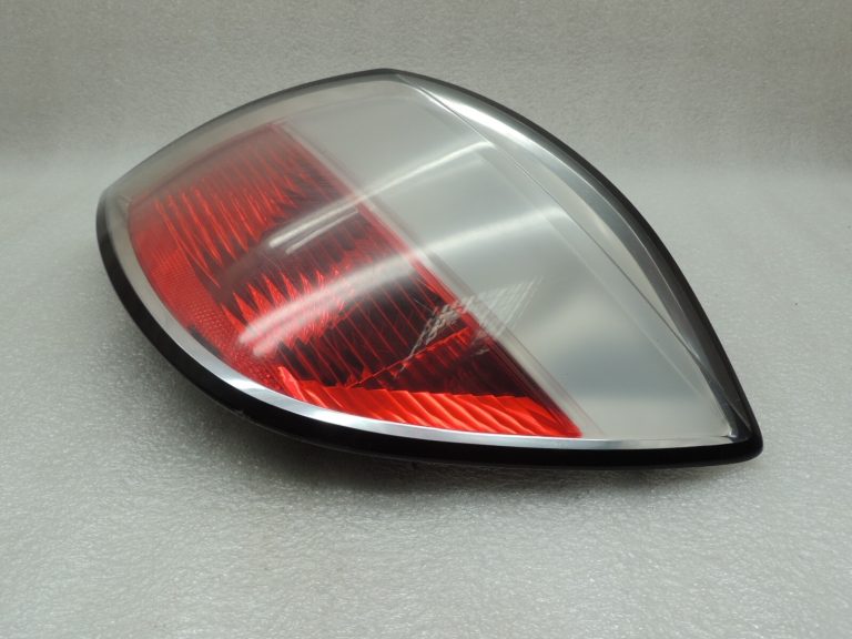 Opel Astra H 5 durvju hečbeks Aizmugurējais lukturis Labais 93178772