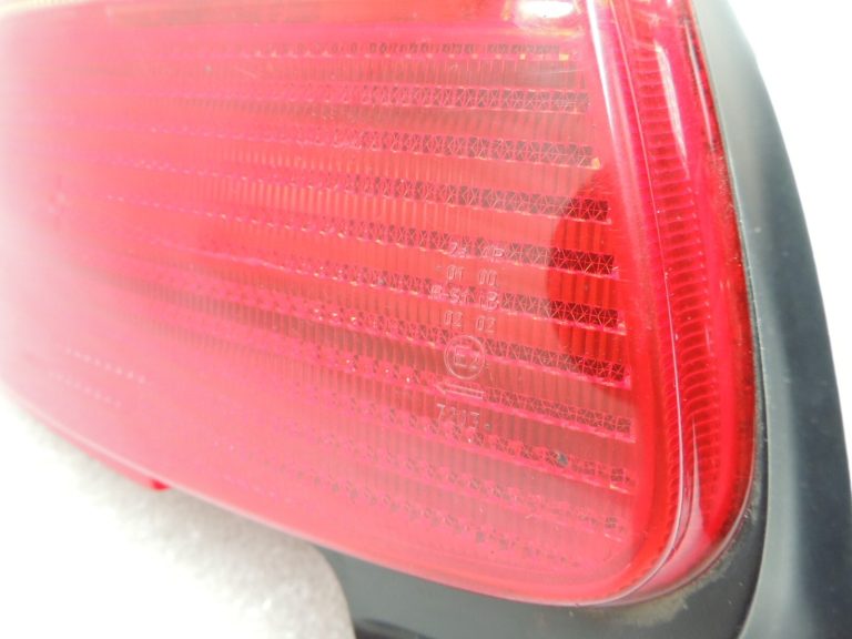 Peugeot 206 3 durvju hečbeks Aizmugurējais lukturis kreisais 6350P1