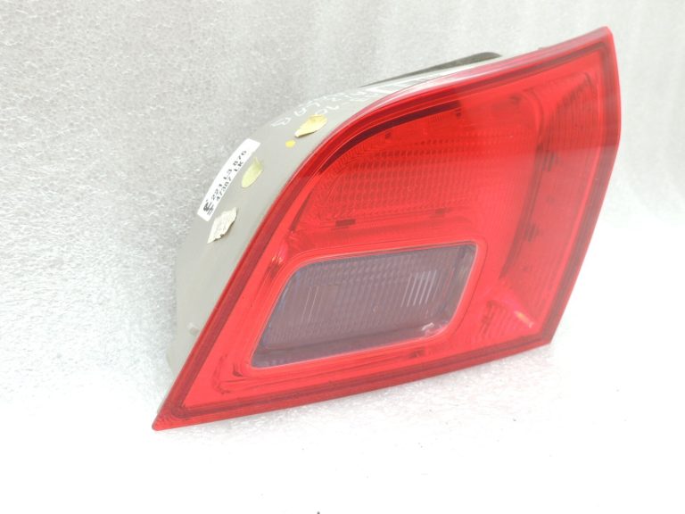 Opel Astra J Sports tourer Autofurgons Aizmugurējais iekšējais aizmugurējais lukturis pa labi 13282247