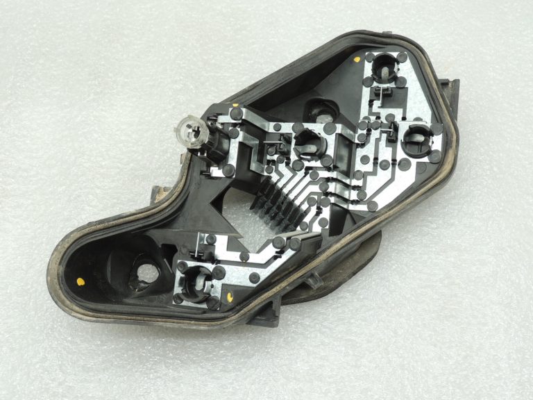 Opel Corsa D 5 durvju hečbeks aizmugurējais labais aizmugurējais lukturis 93189101