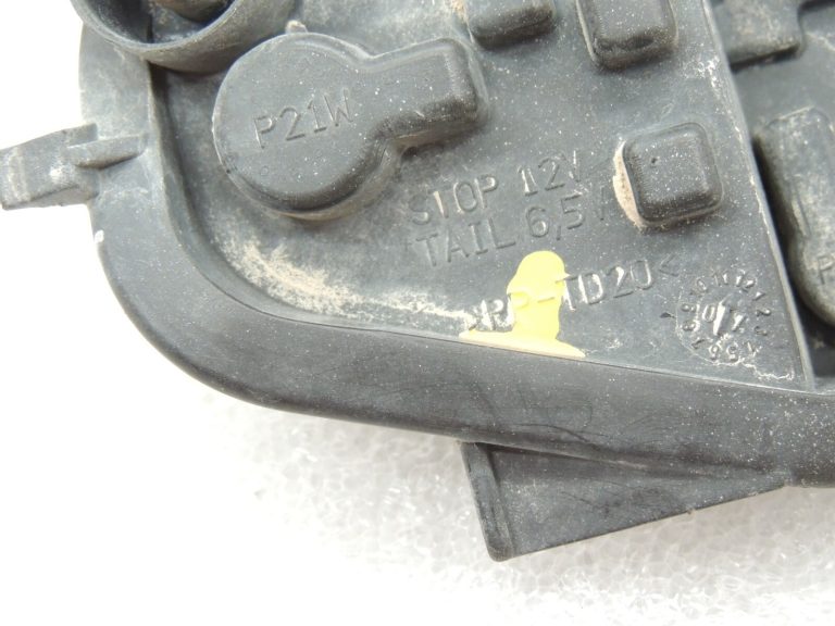 Opel Corsa D 5 durvju hečbeks aizmugurējais labais aizmugurējais lukturis 93189101
