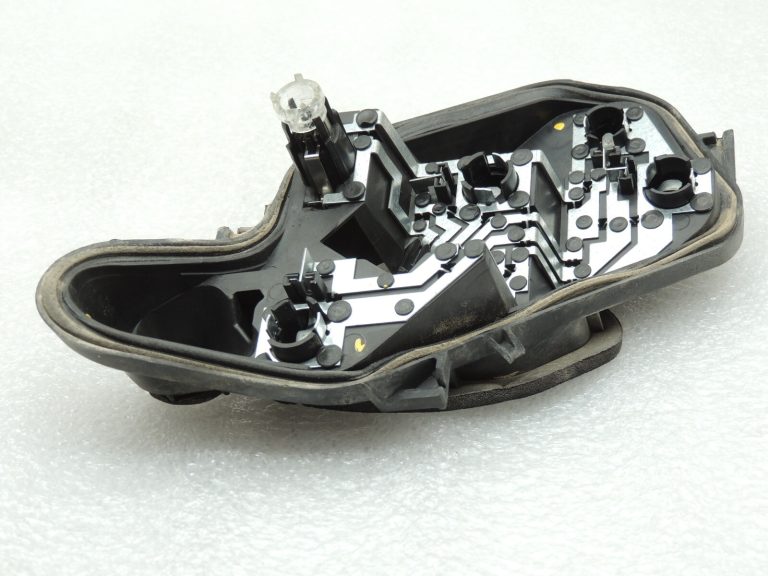 Opel Corsa D 5 durvju hečbeks aizmugurējais labais aizmugurējais lukturis 93189101