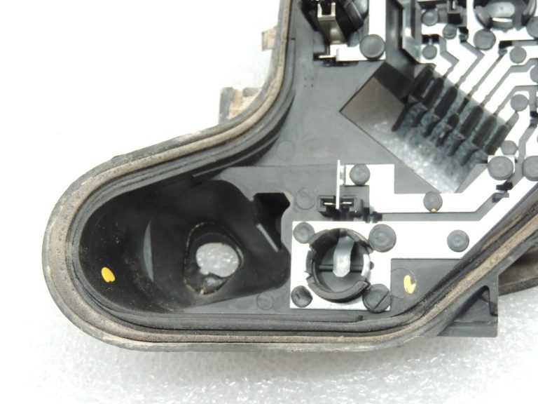 Opel Corsa D 5 durvju hečbeks aizmugurējais labais aizmugurējais lukturis 93189101