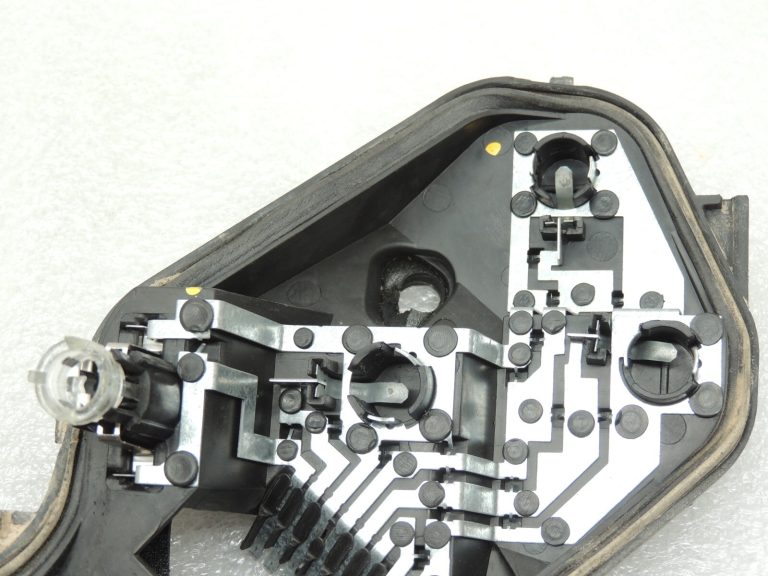 Opel Corsa D 5 durvju hečbeks aizmugurējais labais aizmugurējais lukturis 93189101