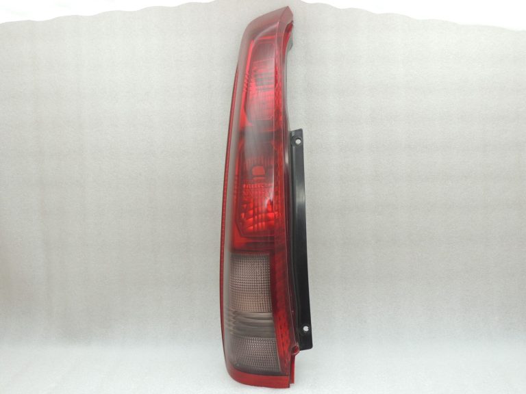 Nissan X-Trail T30 aizmugurējais kreisais aizmugurējais lukturis 26559EQ00B