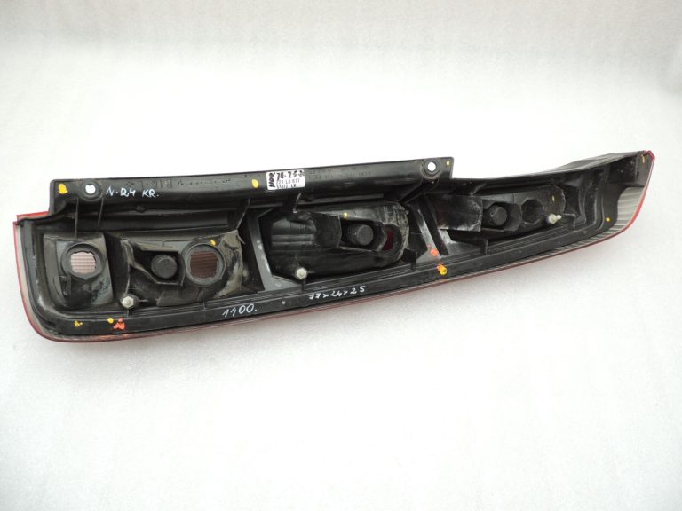Nissan X-Trail T30 aizmugurējais kreisais aizmugurējais lukturis 26559EQ00B