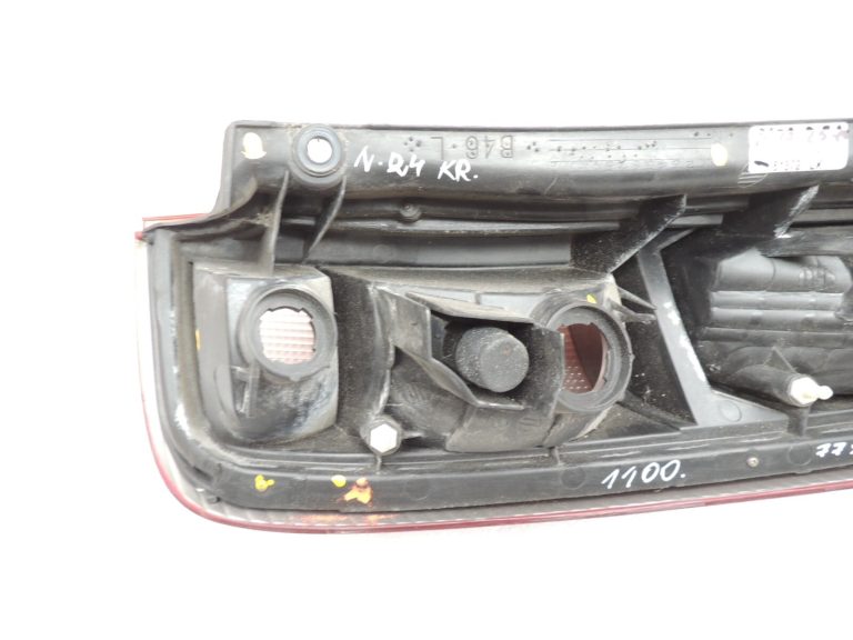 Nissan X-Trail T30 aizmugurējais kreisais aizmugurējais lukturis 26559EQ00B