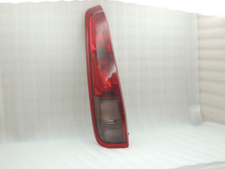 Nissan X-Trail T30 aizmugurējais kreisais aizmugurējais lukturis 26559EQ00B