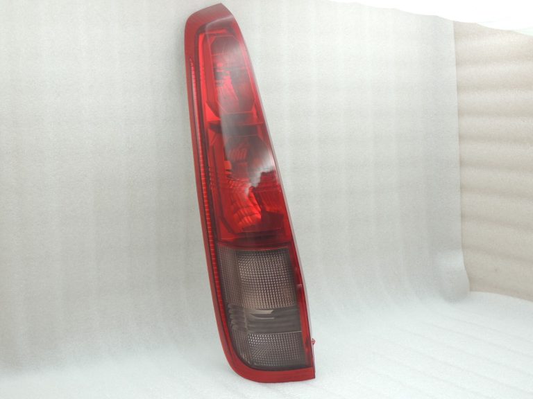 Nissan X-Trail T30 aizmugurējais kreisais aizmugurējais lukturis 26559EQ00B