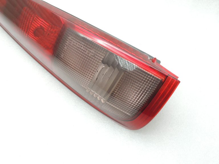 Nissan X-Trail T30 aizmugurējais kreisais aizmugurējais lukturis 26559EQ00B