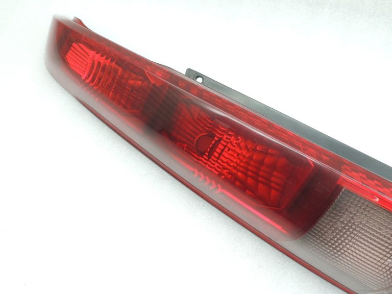 Nissan X-Trail T30 aizmugurējais kreisais aizmugurējais lukturis 26559EQ00B