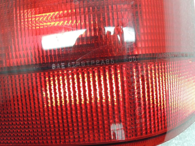 Opel Sintra aizmugurējais labais aizmugurējais lukturis Aizmugurējais lukturis 10353278 Aizmugurējais lukturis