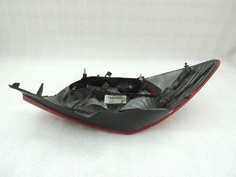 Opel Corsa D 5 durvju hečbeks aizmugurējais labais aizmugurējais lukturis 93190950