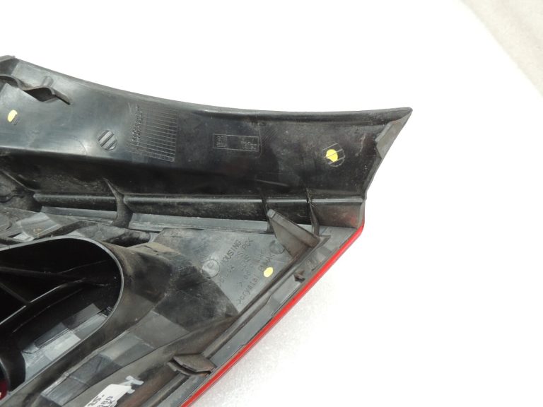 Opel Corsa D 5 durvju hečbeks aizmugurējais labais aizmugurējais lukturis 93190950