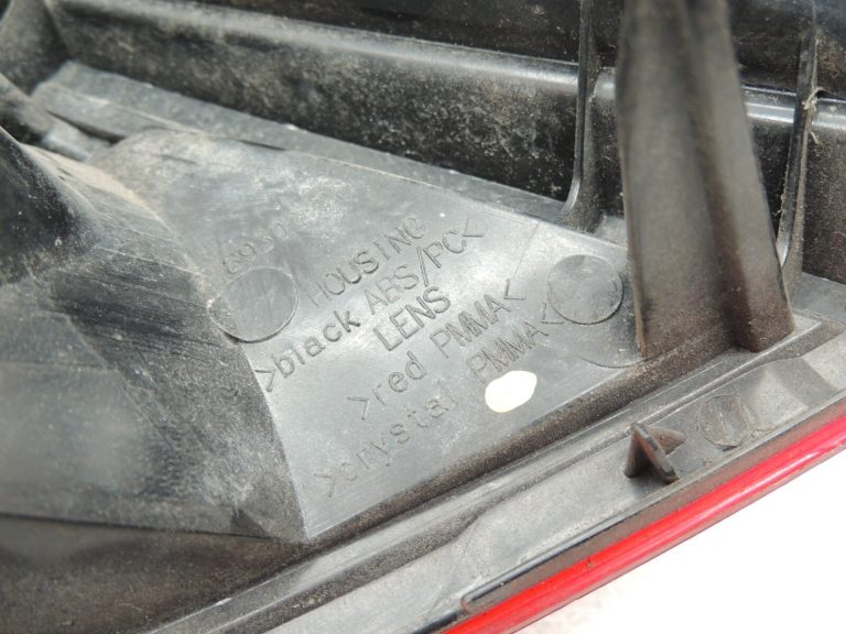 Opel Corsa D 5 durvju hečbeks aizmugurējais labais aizmugurējais lukturis 93190950