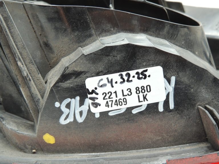 Opel Corsa D 5 durvju hečbeks aizmugurējais labais aizmugurējais lukturis 93190950
