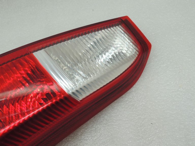 Opel Meriva A Aizmugurējais lukturis Aizmugurējais lukturis Labais 13203392