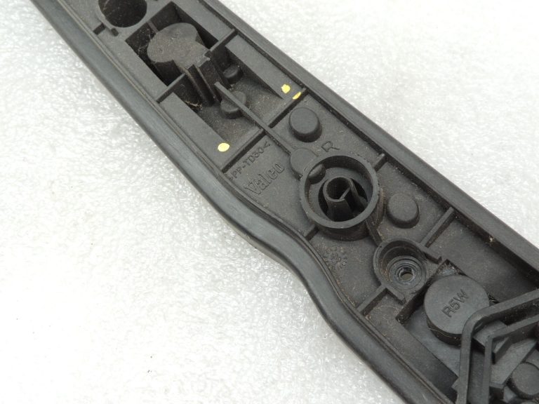 Opel Meriva A Aizmugurējais lukturis Aizmugurējā luktura turētājs pa labi 93176393
