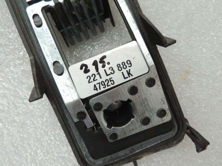 Opel Meriva A Aizmugurējais lukturis Aizmugurējā luktura turētājs pa labi 93176393