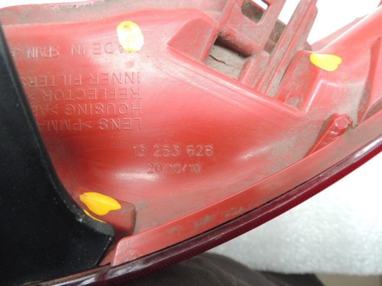 Opel Meriva B aizmugurējais kreisais ārējais aizmugurējais lukturis 13253628