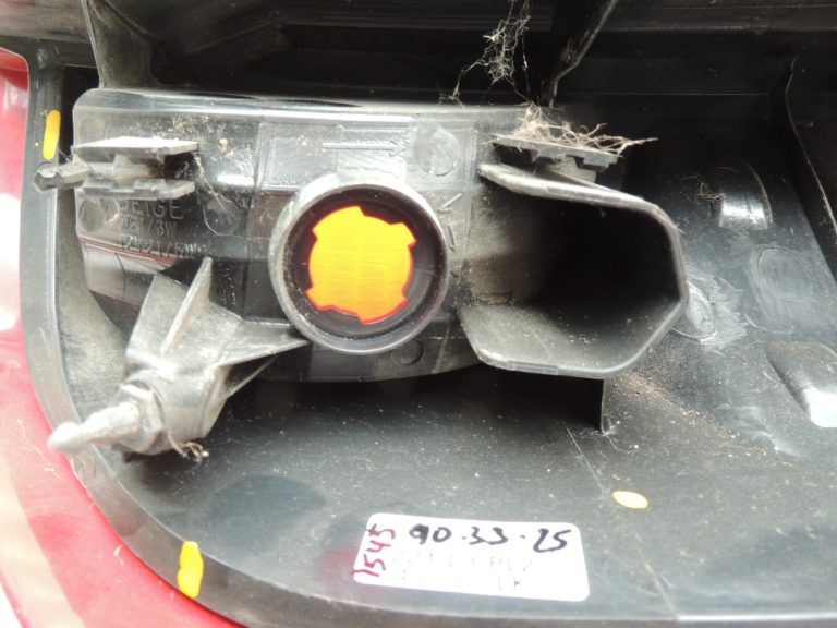 Nissan X-Trail T31 aizmugurējais kreisais aizmugurējais lukturis 26559JG00A