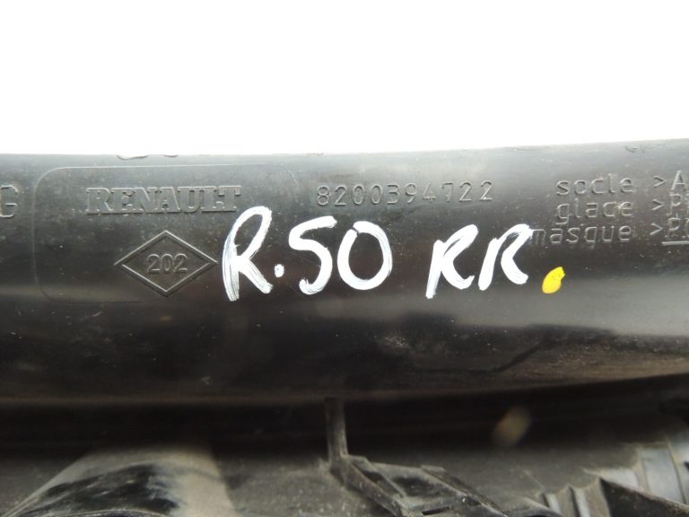 Renault Espace IV Aizmugurējais kreisais aizmugurējais lukturis 8200394722