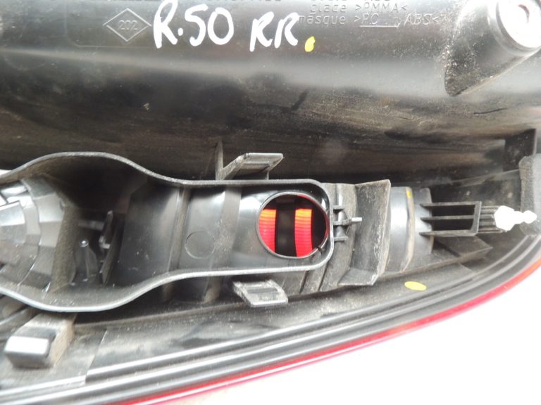 Renault Espace IV Aizmugurējais kreisais aizmugurējais lukturis 8200394722