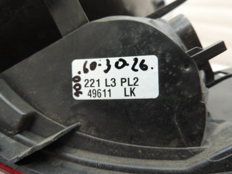 Renault Espace IV Aizmugurējais kreisais aizmugurējais lukturis 8200394722