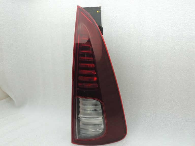 Renault Espace IV Aizmugurējais labais aizmugurējais lukturis 8200394724