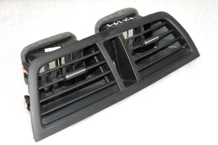 Suzuki SX4 II S-Cross JY instrumentu paneļa ventilācijas centrs 73610-61M00-C48