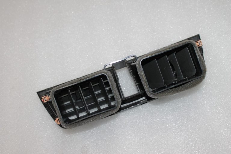Suzuki SX4 II S-Cross JY instrumentu paneļa ventilācijas centrs 73610-61M00-C48