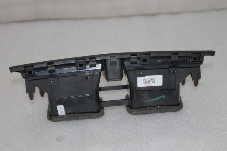Suzuki SX4 II S-Cross JY instrumentu paneļa ventilācijas centrs 73610-61M00-C48