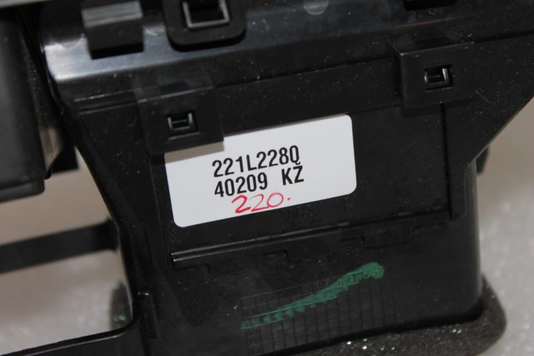 Suzuki SX4 II S-Cross JY instrumentu paneļa ventilācijas centrs 73610-61M00-C48