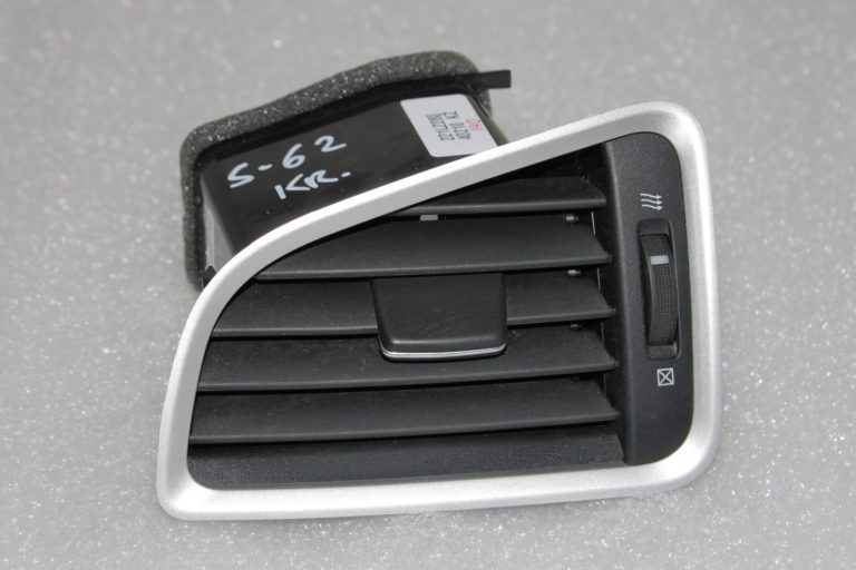 Suzuki SX4 II S-Cross JY GLX priekšējā paneļa ventilācijas atveres kreisā 73640-61M00-HTV