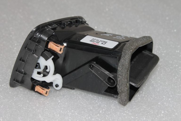 Suzuki SX4 II S-Cross JY GLX priekšējā paneļa ventilācijas atveres kreisā 73640-61M00-HTV