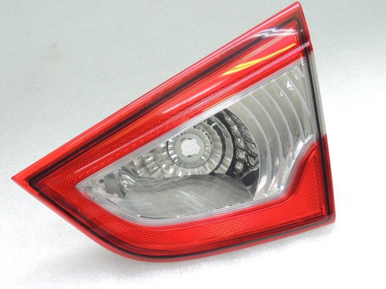 Suzuki SX4 II S-CROSS salona aizmugurējais lukturis labajā pusē 3625461M00