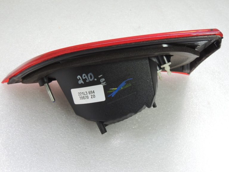 Suzuki SX4 II S-CROSS salona aizmugurējais lukturis labajā pusē 3625461M00
