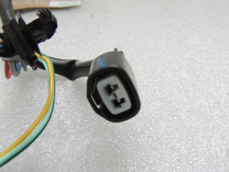 Suzuki SX4 II S-CROSS Aizmugurējā labās puses durvju elektroinstalācijas instalācija 36751-61M00