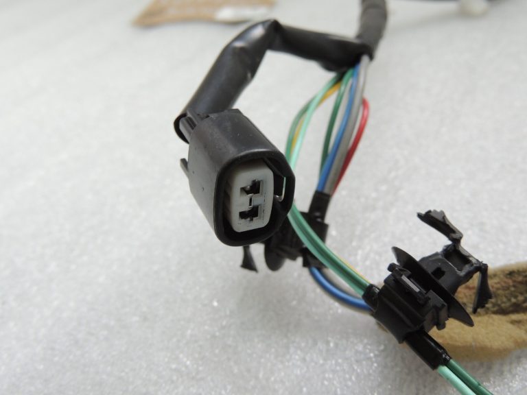 Suzuki SX4 II S-CROSS Aizmugurējā labās puses durvju elektroinstalācijas instalācija 36751-61M00