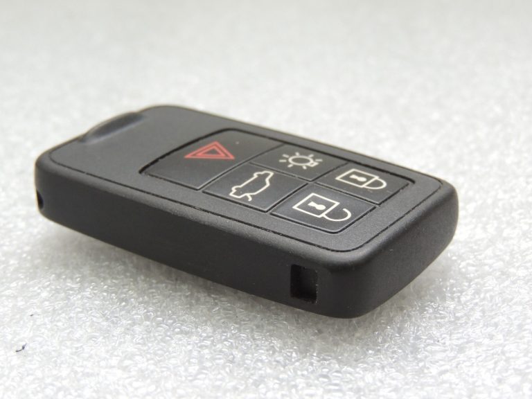 Oriģināla Volvo bezatslēgas atslēga ar melnu tālvadības pulti 434 MHz 30659498