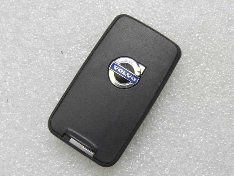 Oriģināla Volvo bezatslēgas atslēga ar melnu tālvadības pulti 434 MHz 30659498