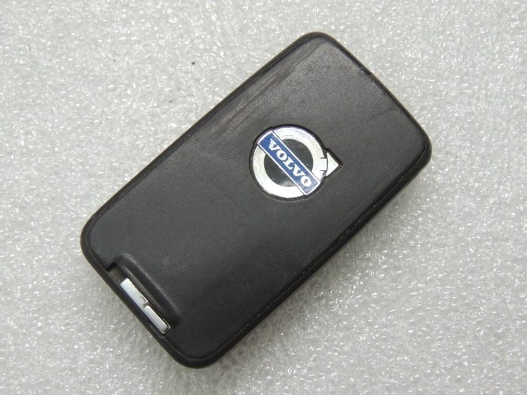 Oriģināla Volvo bezatslēgas atslēga ar melnu tālvadības pulti 434 MHz 30659498